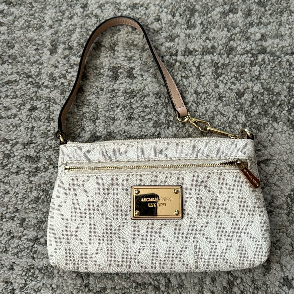 Michael Kors wristlet EUC 8x5